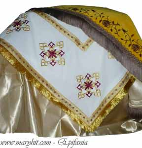 coatings , white , church, embroidery, velvet , cross, tablecloth, tablecloth altar , yellow, burgundy , clothes, towel , roses